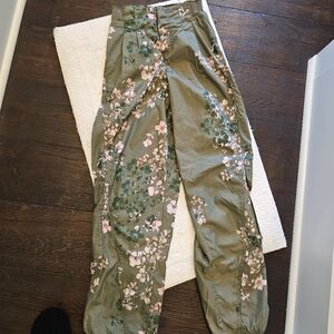 Free people cute cargo pants NWT